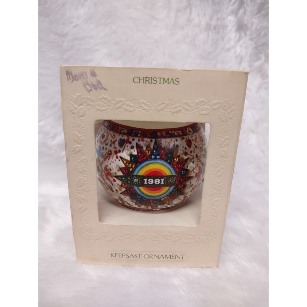VINTAGE 1981 HALLMARK KEEPSAKE SATIN BALL ORNAMENT SCHNEEBERG COLLAGE ORIG BOX